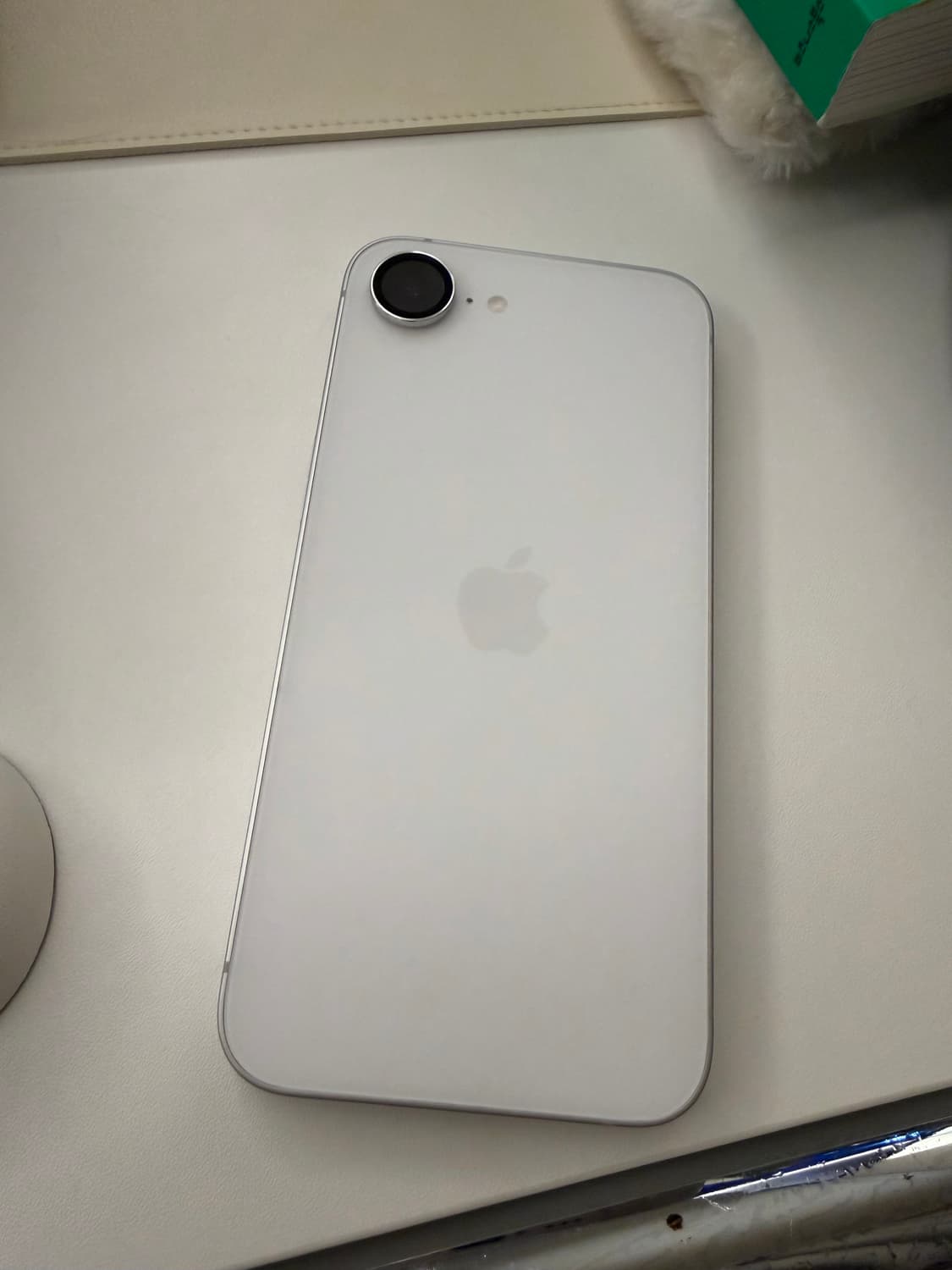 아이폰16e 256 기가 화이트 풀박스 상품이미지2