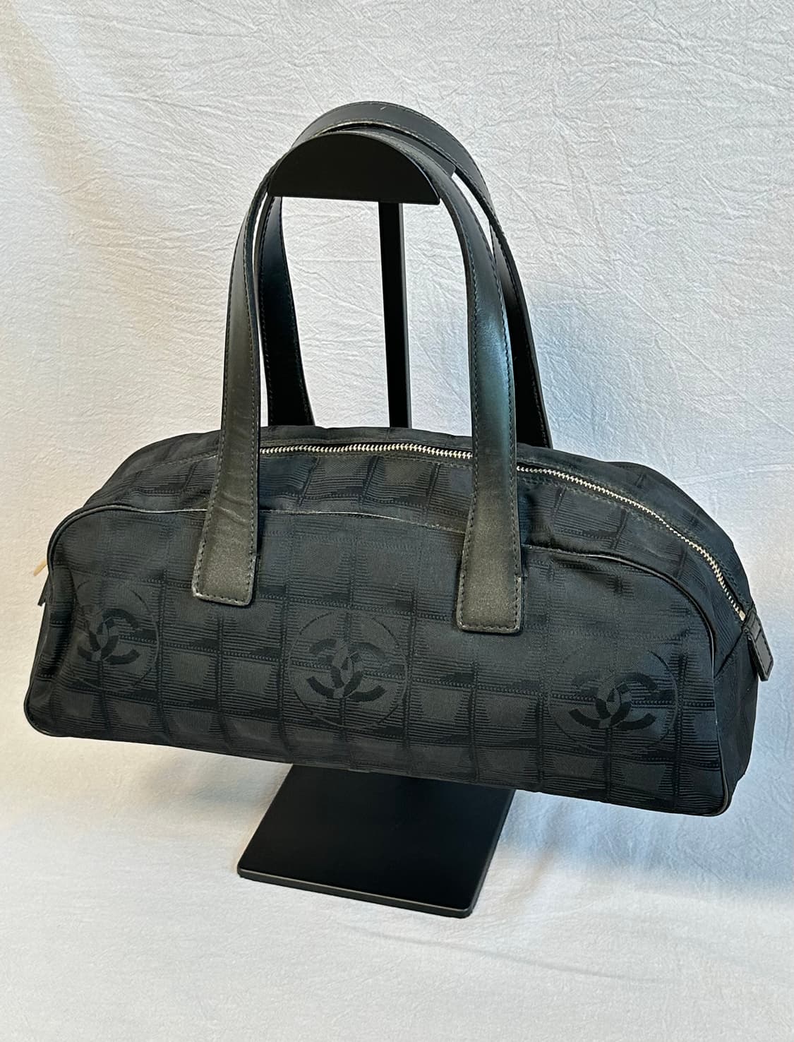 샤넬 뉴 트래블 바게트백 보스턴백 블랙 (9번대) y2k 상품이미지4