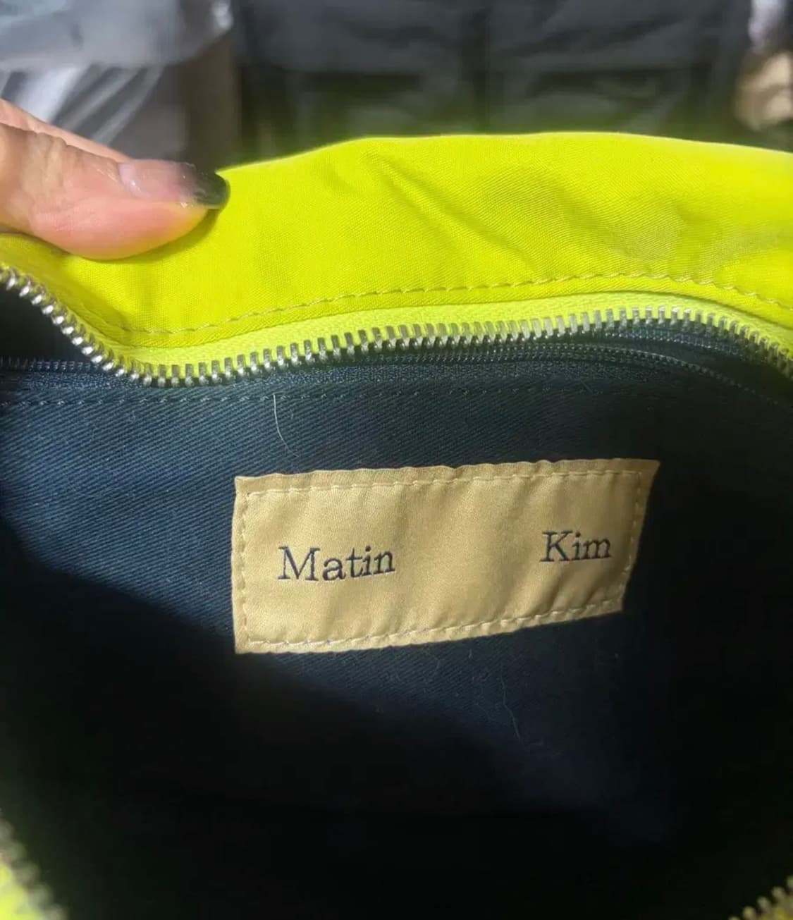 마뗑킴 스포티 크로스백 옐로우 색상입니다. (연두) 상품이미지3