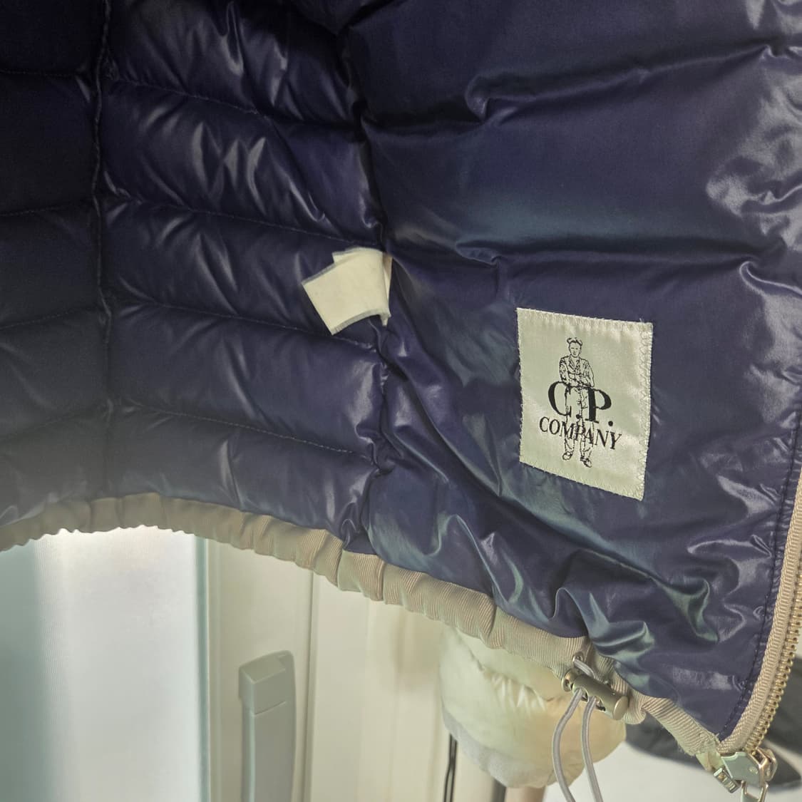 CP컴퍼니 경량패딩 M 상품이미지4