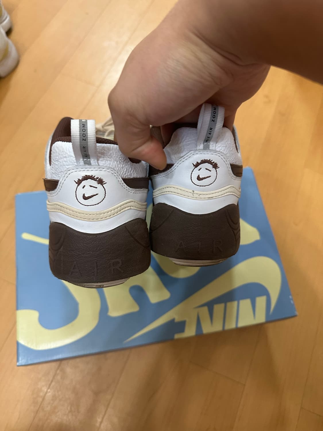 [290]나이키 x 트래비스 스캇 줌 필드 잭스 상품이미지4