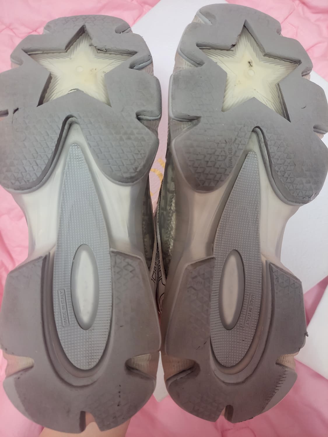 정품)급처명품세탁완료상태좋음!디올 바이브 스니커즈 별모양 밑창보강 운동화 상품이미지9
