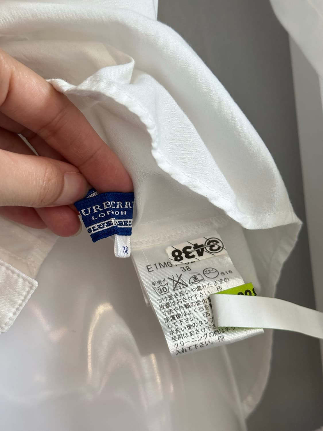버버리 블루라벨 화이트 러플 셔츠 상품이미지8