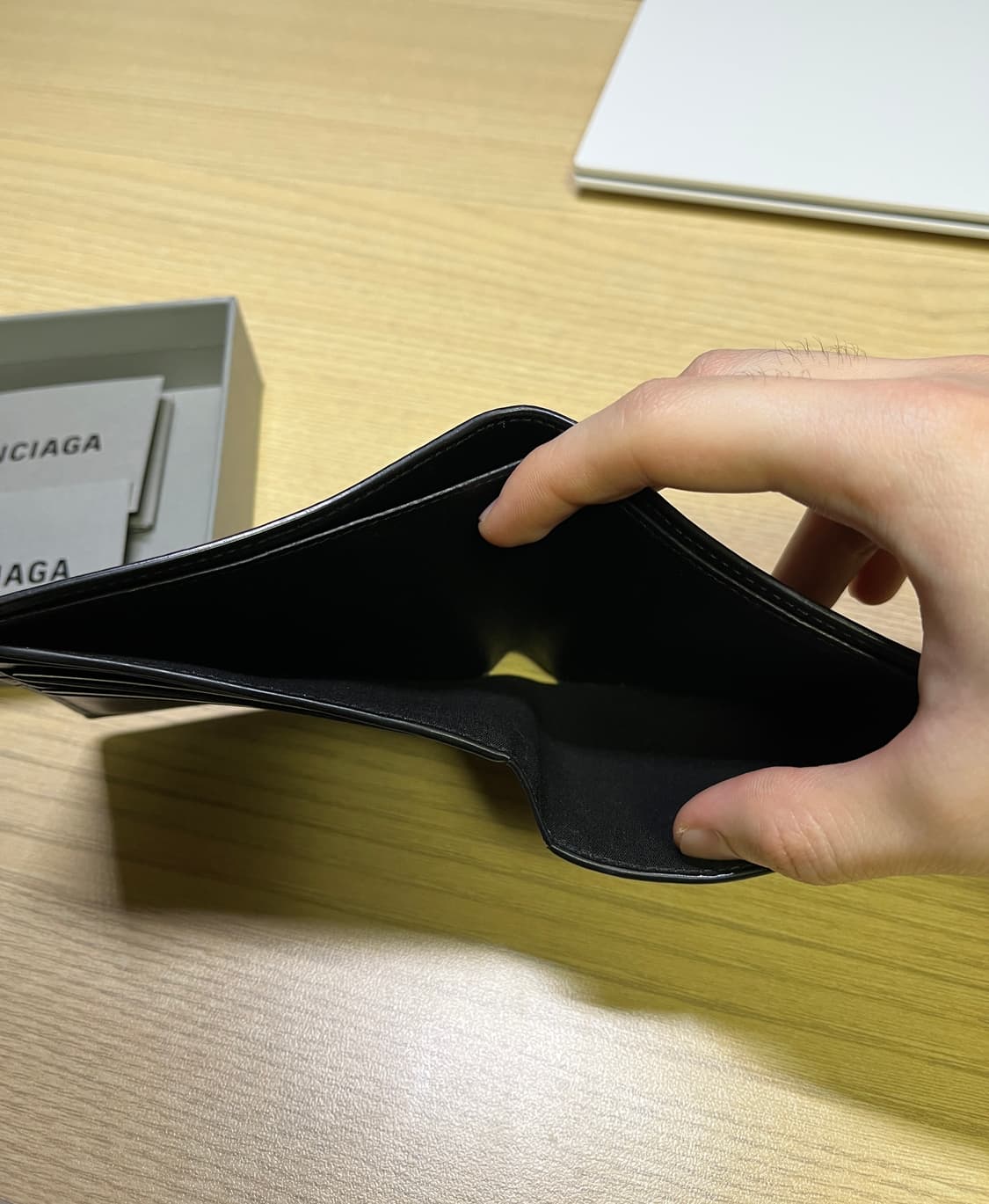 발렌시아가 카프스킨 반지갑 상품이미지6