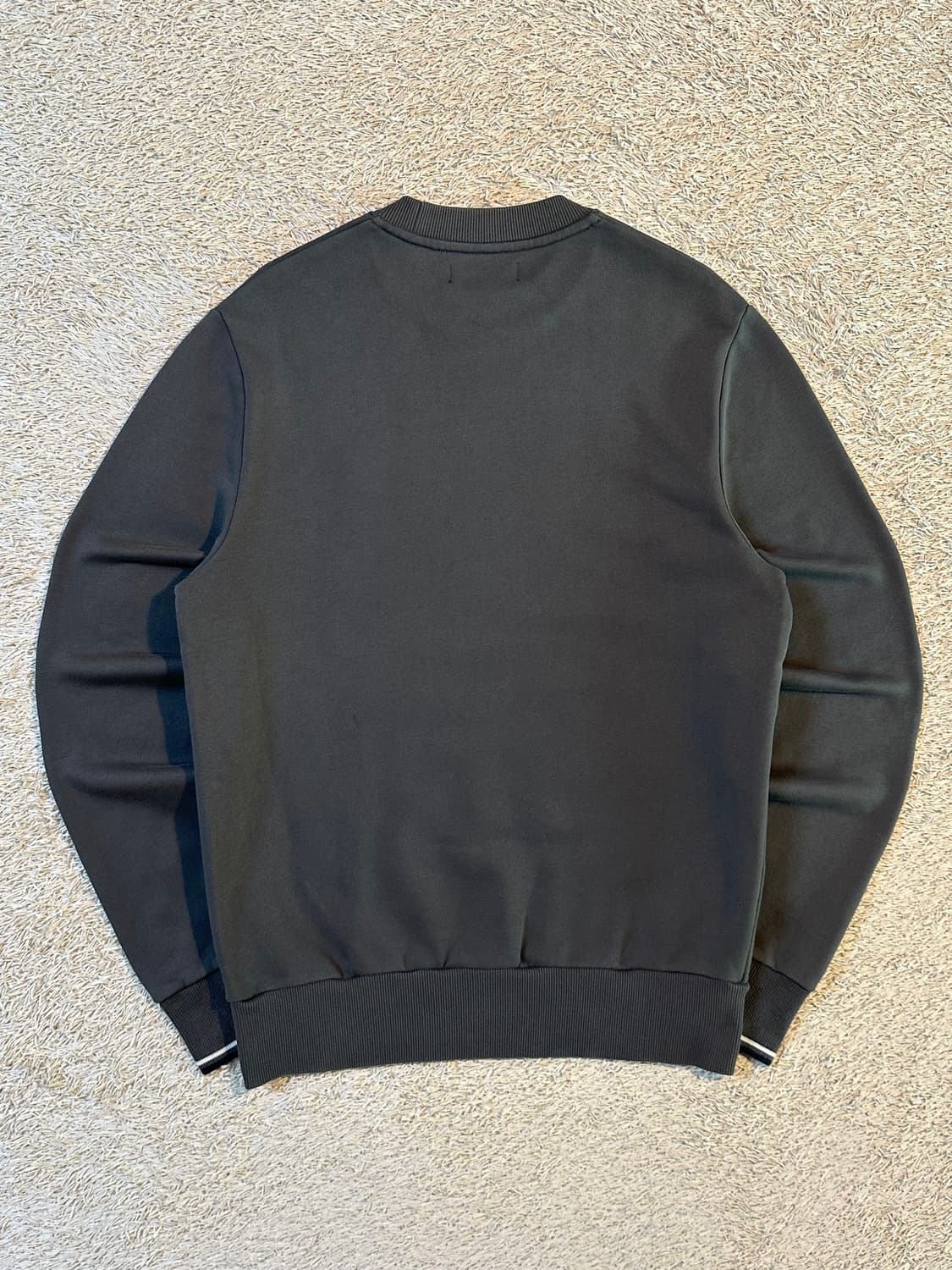 매장판) 프레드페리 FREDPERRY 로고 맨투맨 다크그레이 상품이미지3