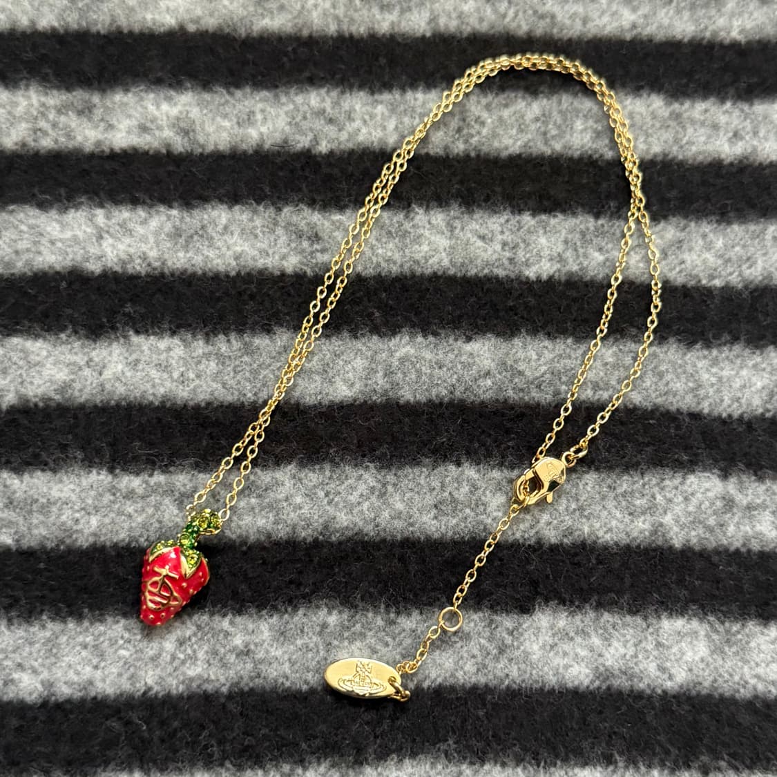 비비안웨스트우드 딸기 목걸이 상품이미지2