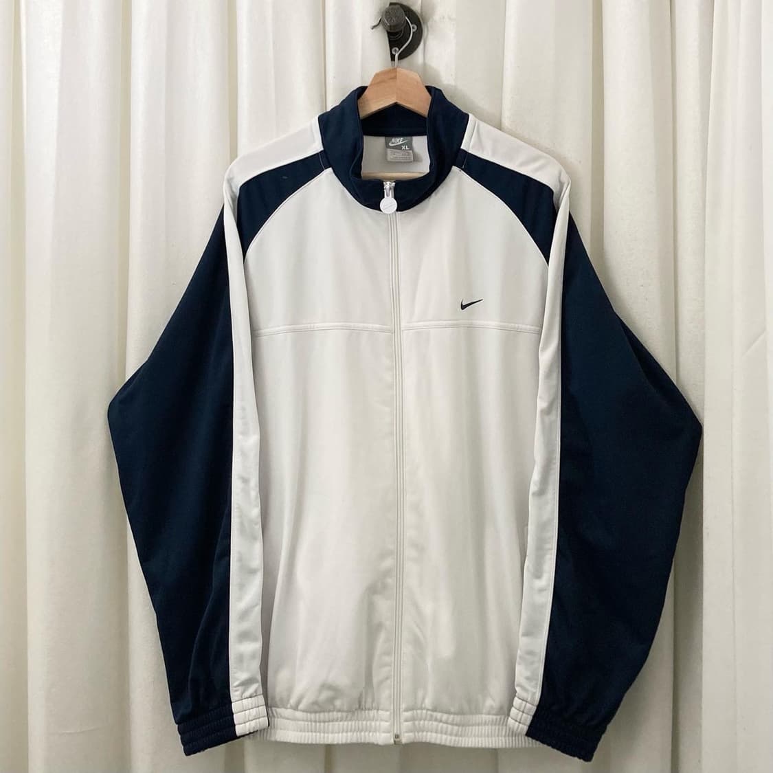 나이키 화이트 네이비 배색 스몰로고 져지 상품이미지1