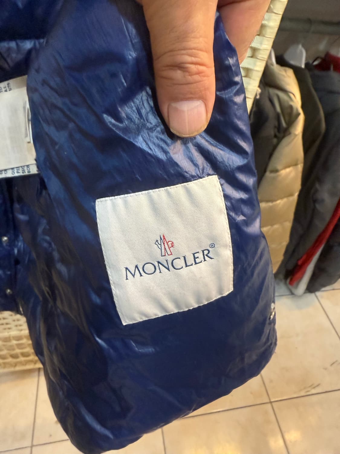 0/44 정품 몽클레어 경량패딩 팝니다 상품이미지3