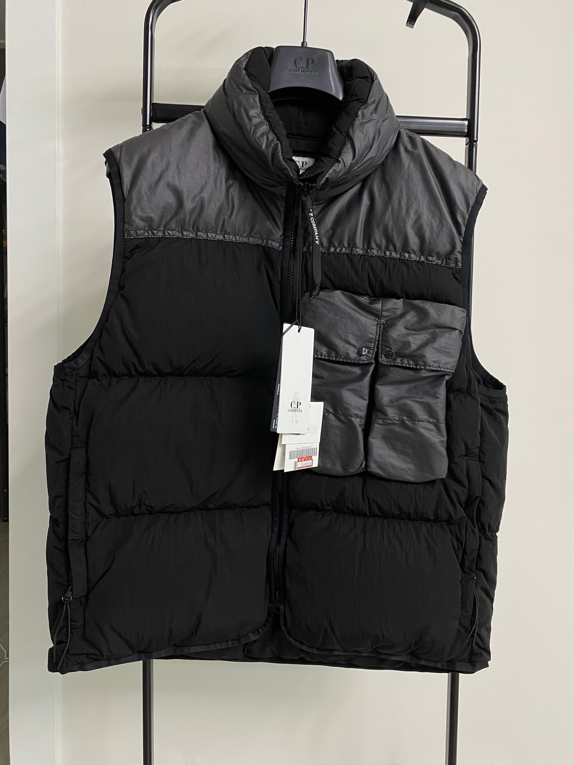 cp컴퍼니 24fw 에코크롬 패딩조끼 L사이즈 상품이미지1