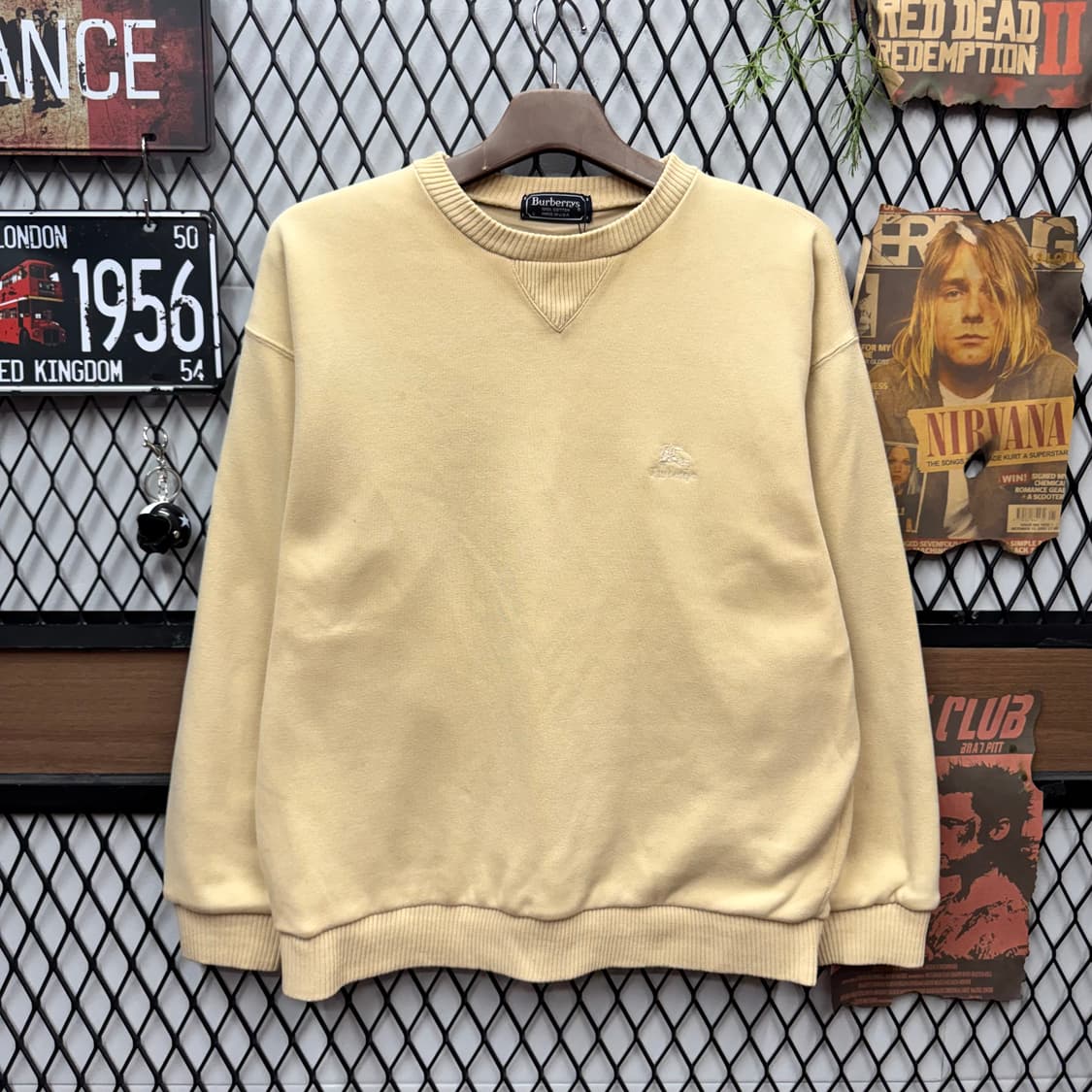 90s 버버리 크루넥 스웻셔츠 전면 기사 로고 포인트 옐로 상품이미지1
