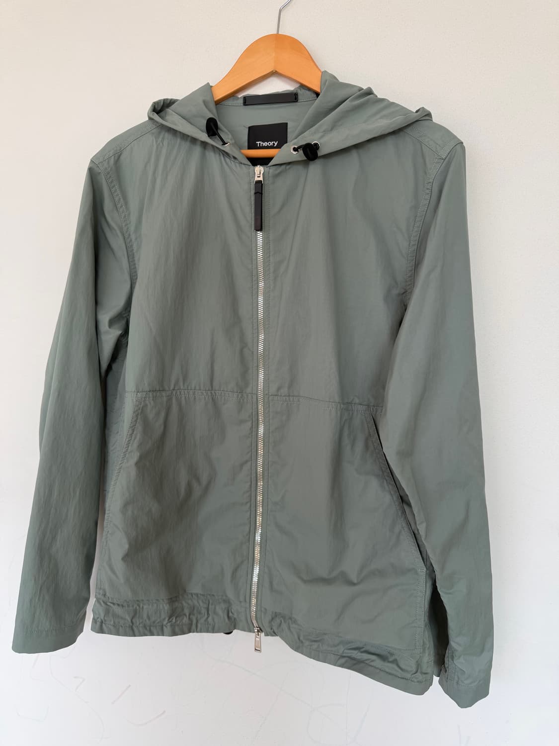 띠어리 경량 바람막이 상품이미지1