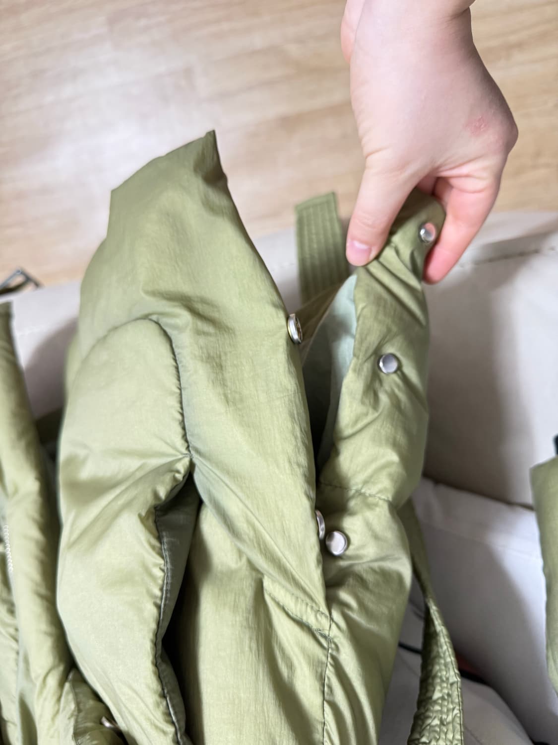 여성 BEAKER 후드 구스다운 점퍼 카키 상품이미지3