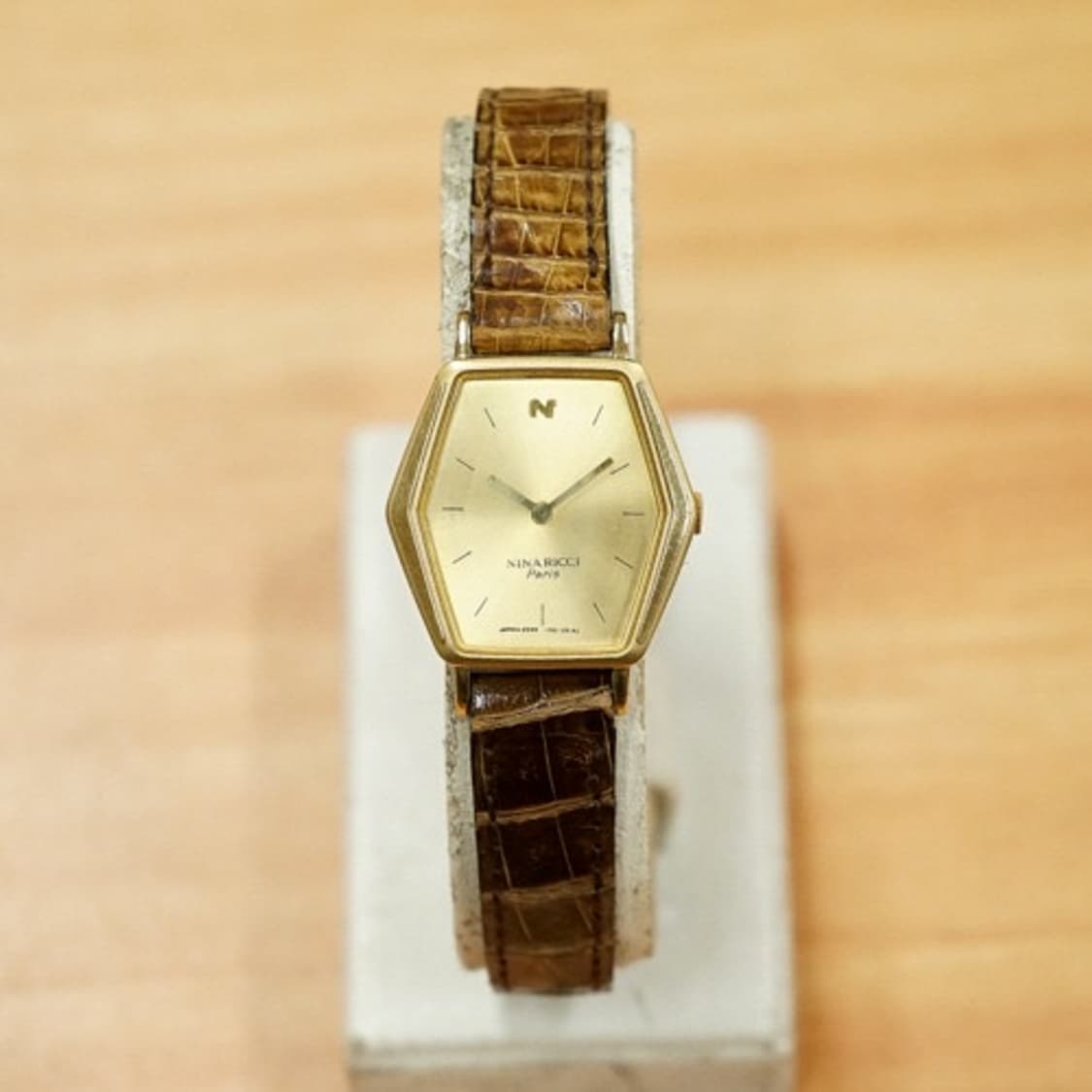 80s 세이코 x 니나리치 헥사곤 프레임 금장 여성용 쿼츠 시계 상품이미지1