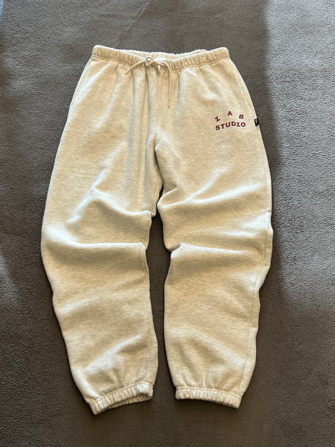 아이앱 스튜디오 오트밀 버건드 스웻 처분  상품이미지1