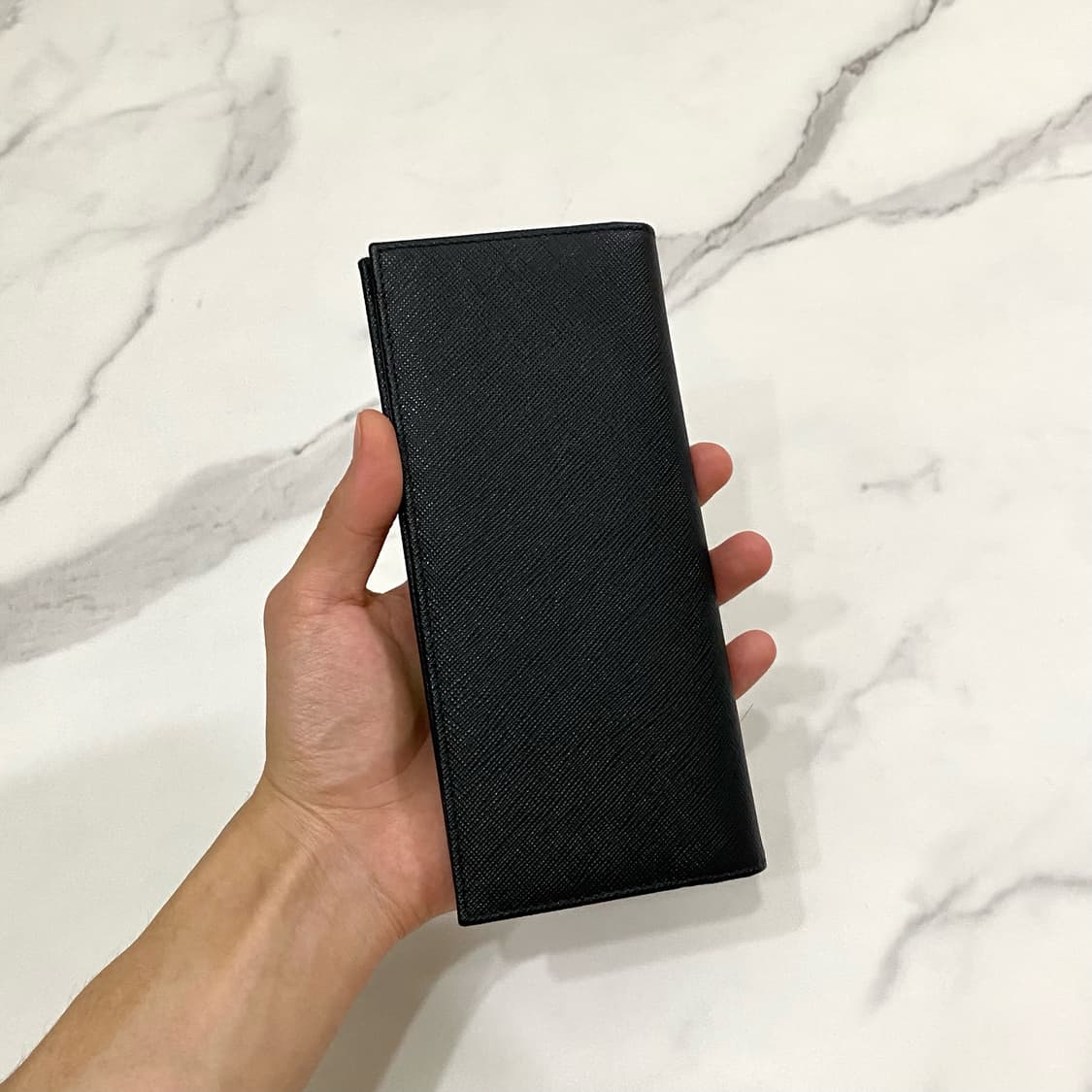 새상품급 프라다 사피아노 레더 삼각로고 장지갑 블랙 2MV836 상품이미지8