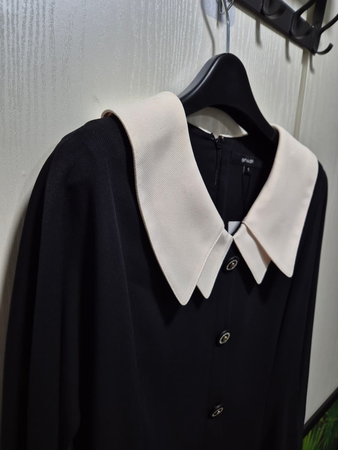 (세일)(새상품)온앤온 이중카라 블랙 원피스 상품이미지3