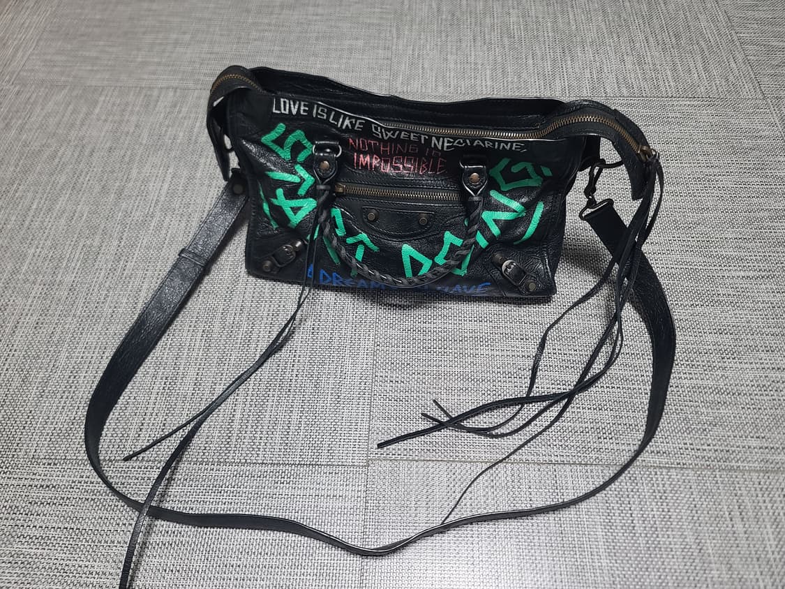 발렌시아가 모터백 스몰 그래피티 블랙 토트백 크로스백 상품이미지1