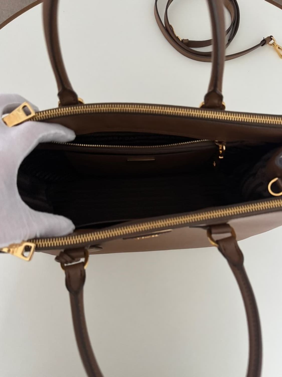 프라다 갤러리아 미디움 사피아노 브라운 상품이미지7