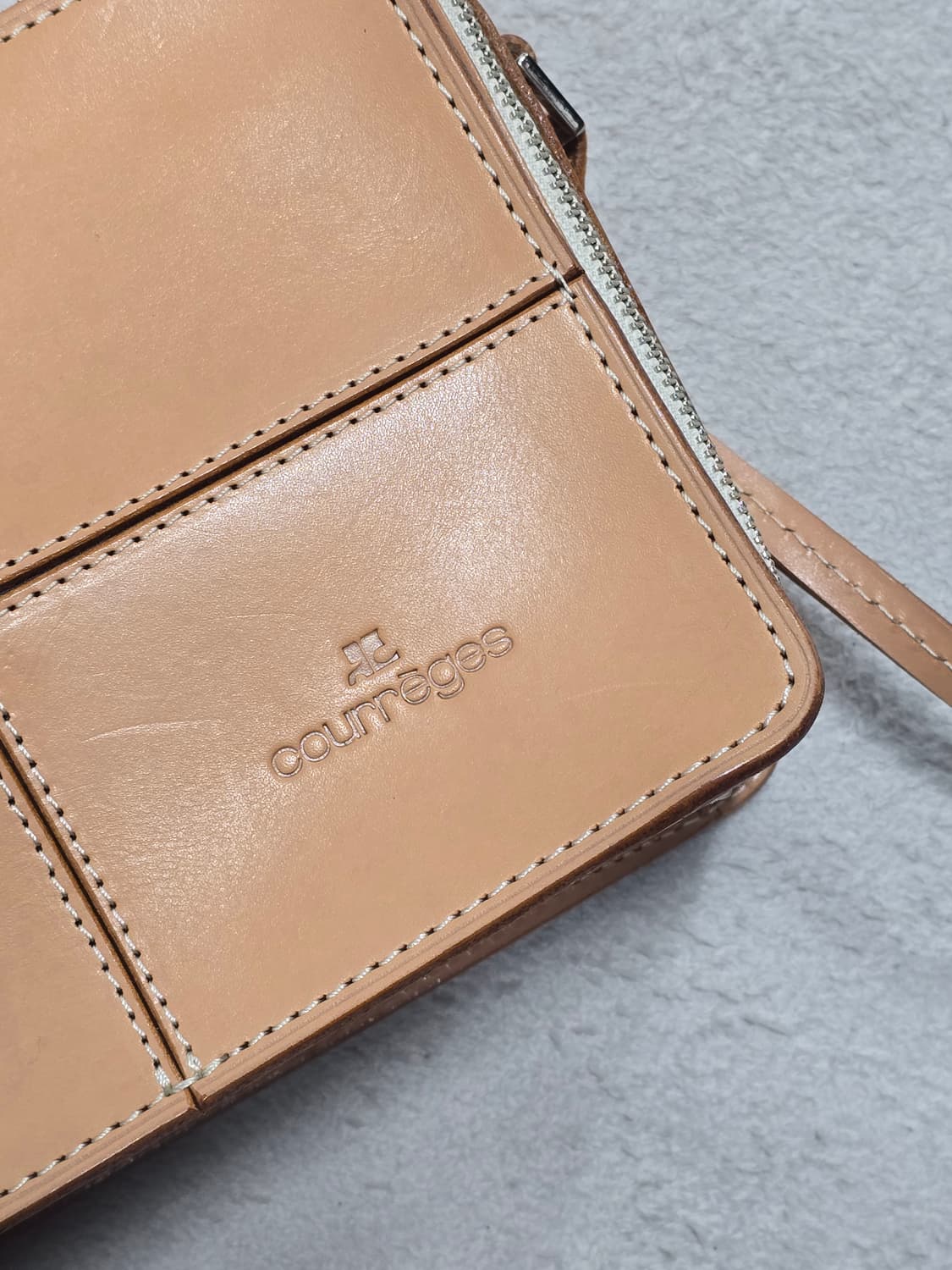 Courreges 꾸레쥬 스퀘어 숄더백 베이지 상품이미지1