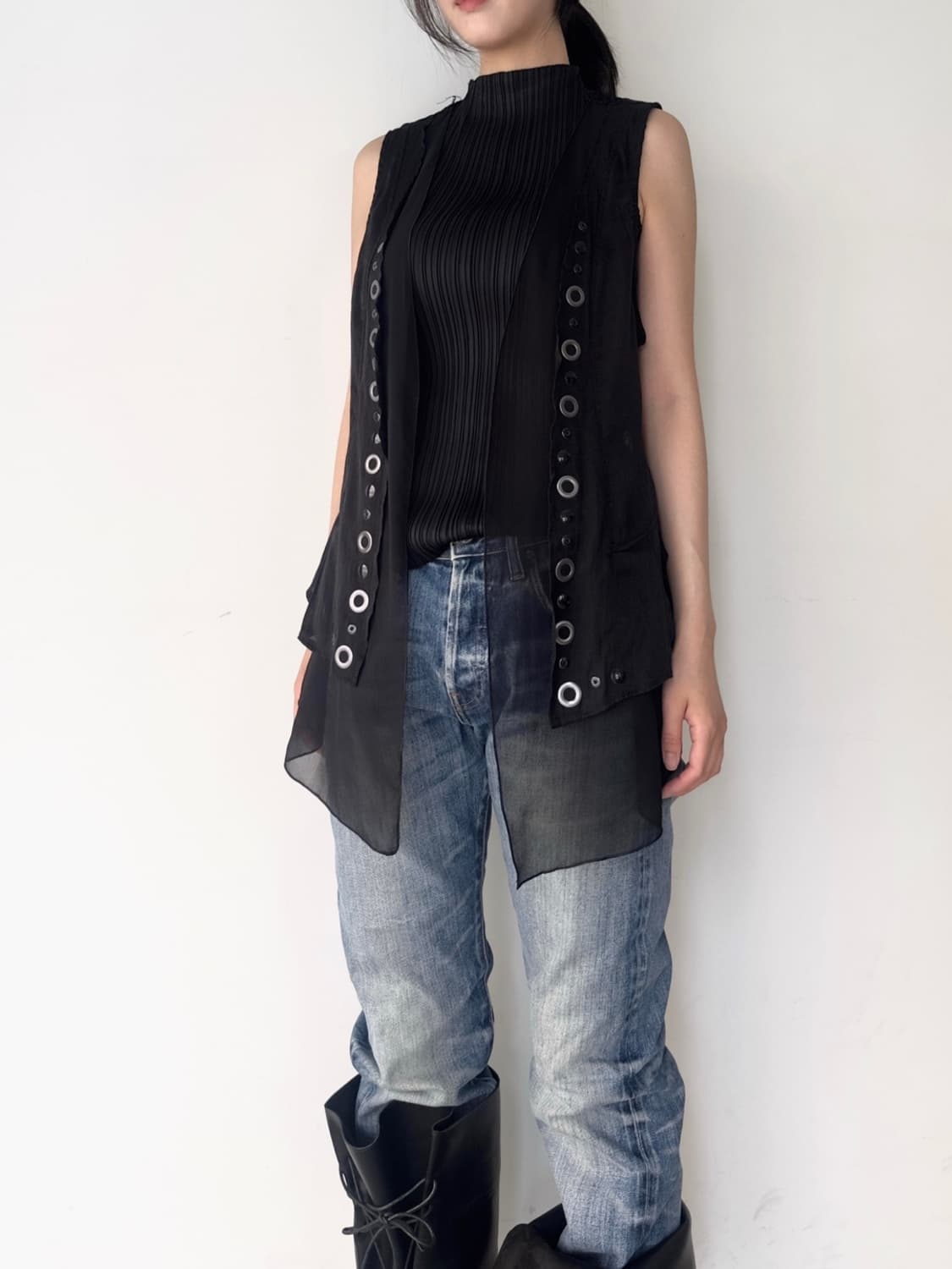 Punching silhouette vest / black 상품이미지2