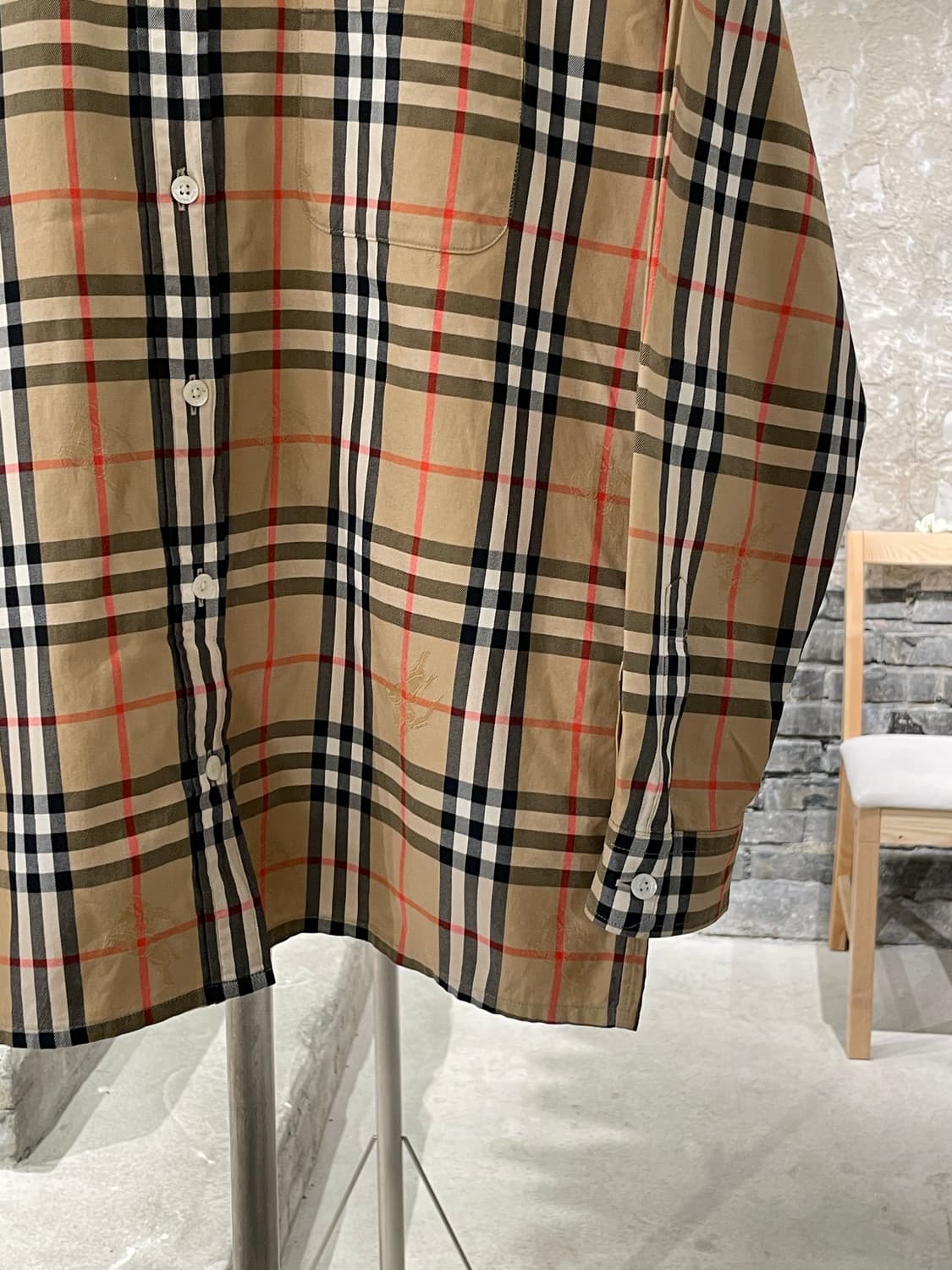 버버리 베이지 싱글 포켓 노바체크 기마로고 코튼 셔츠 상품이미지5