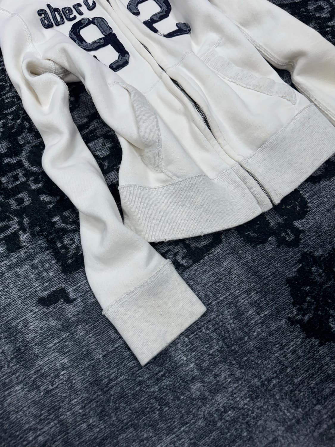 Abercrombie 00s y2k white hoodie 상품이미지4