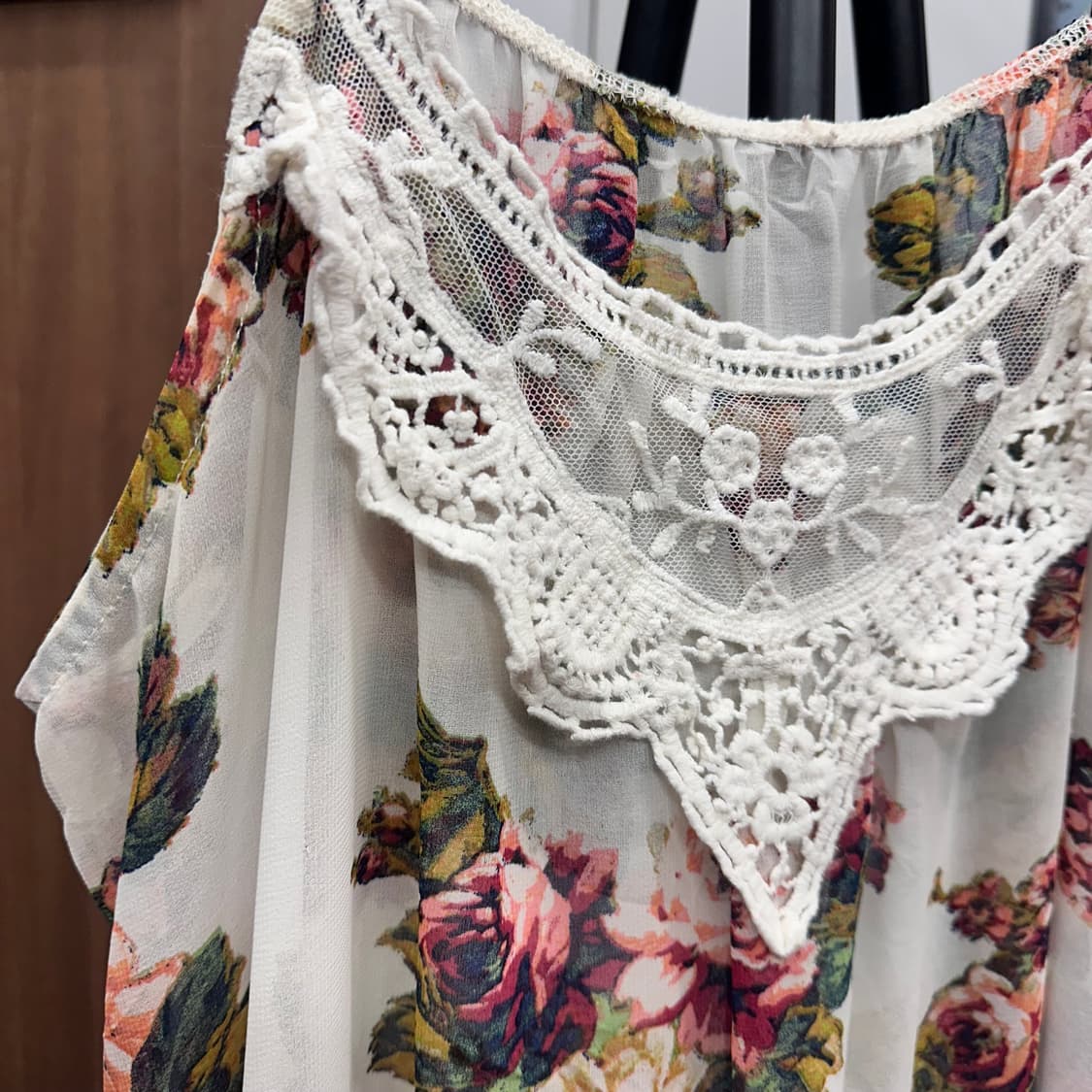 Lace Detail Sheer Floral Sleeveless Top 상품이미지5