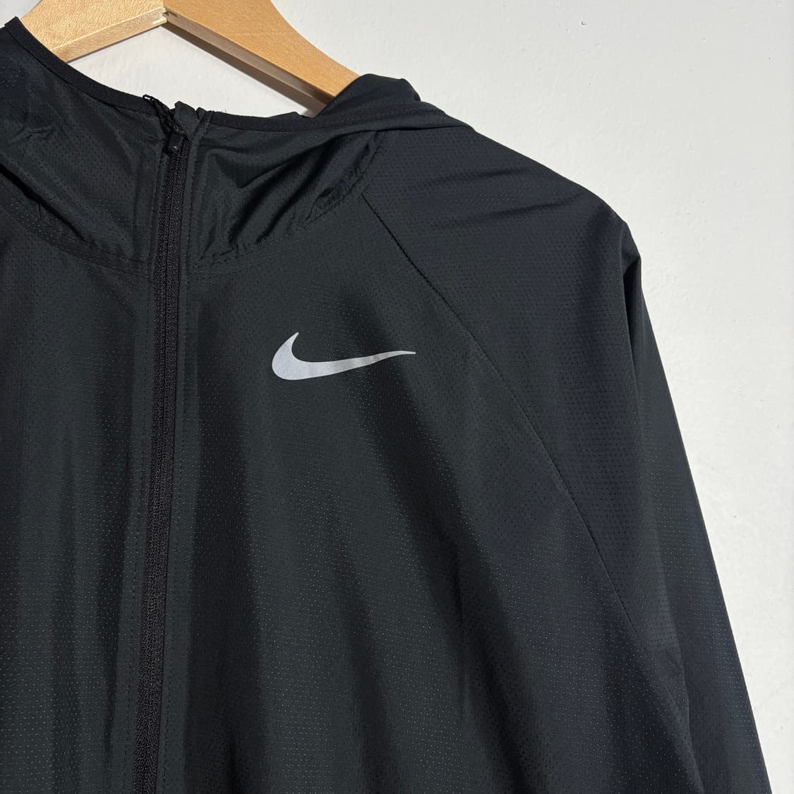 나이키 블랙 경량 후드 윈드브레이커 자켓 (무료배송) 상품이미지2