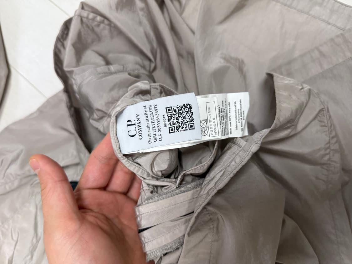 한글텍) CP 컴퍼니 바람막이 XL 사이즈  큰 하자 없이 좋은 상태입니 상품이미지8