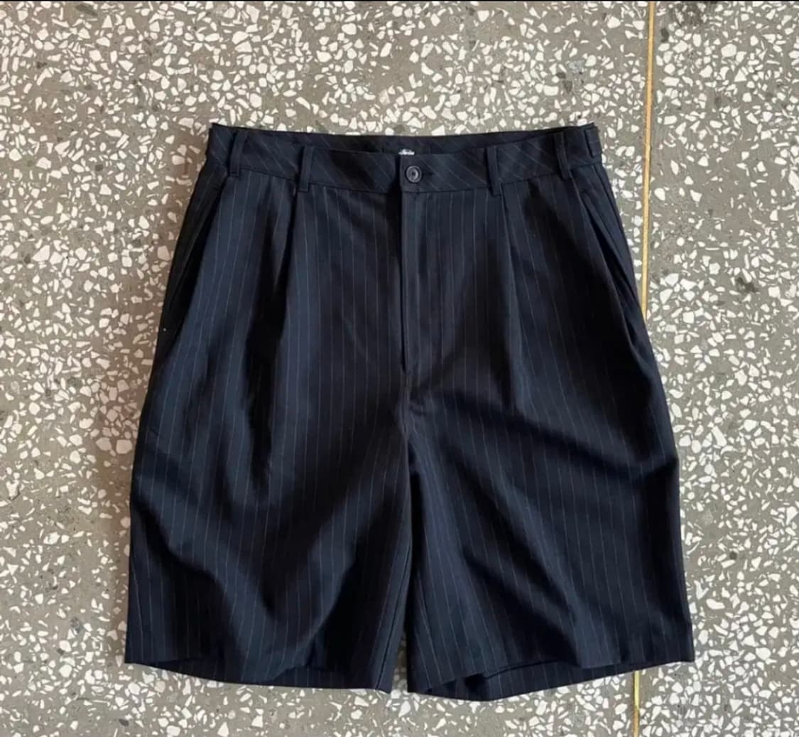 스투시 볼륨 플리티드 스트라이프 쇼츠 블랙 34 상품이미지1