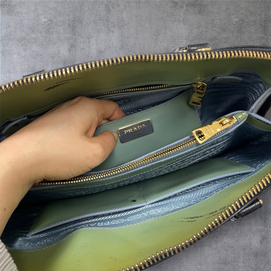 프라다 Prada 블랙 사피아노 럭스 토트백 상품이미지10