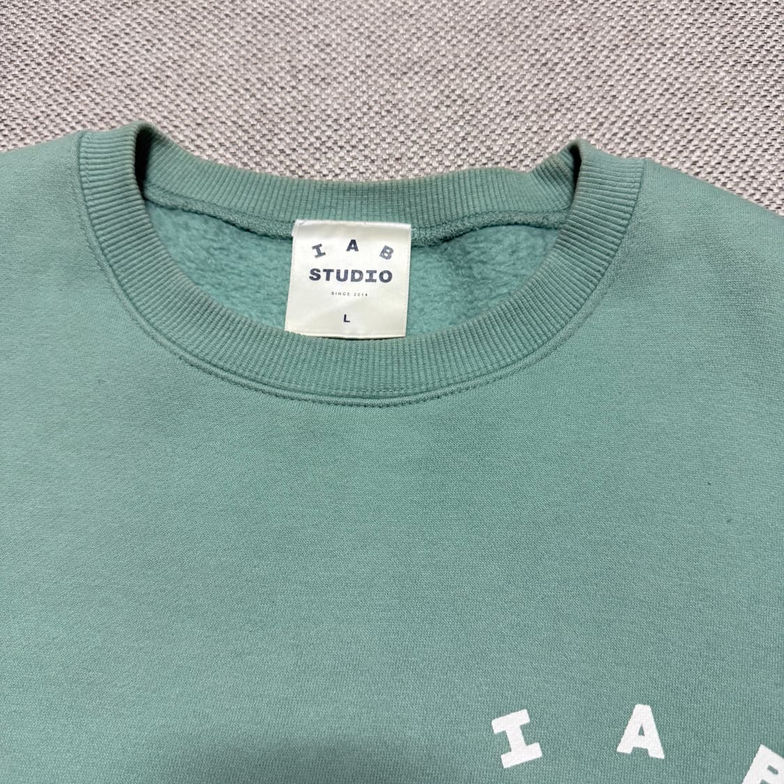 아이앱 스튜디오 기모 맨투맨 상품이미지3