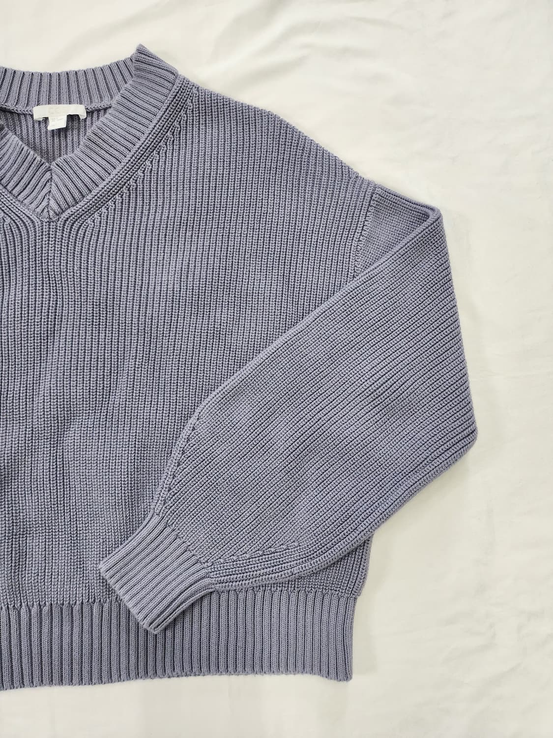 코스 브이넥 가오리핏 니트 상품이미지5