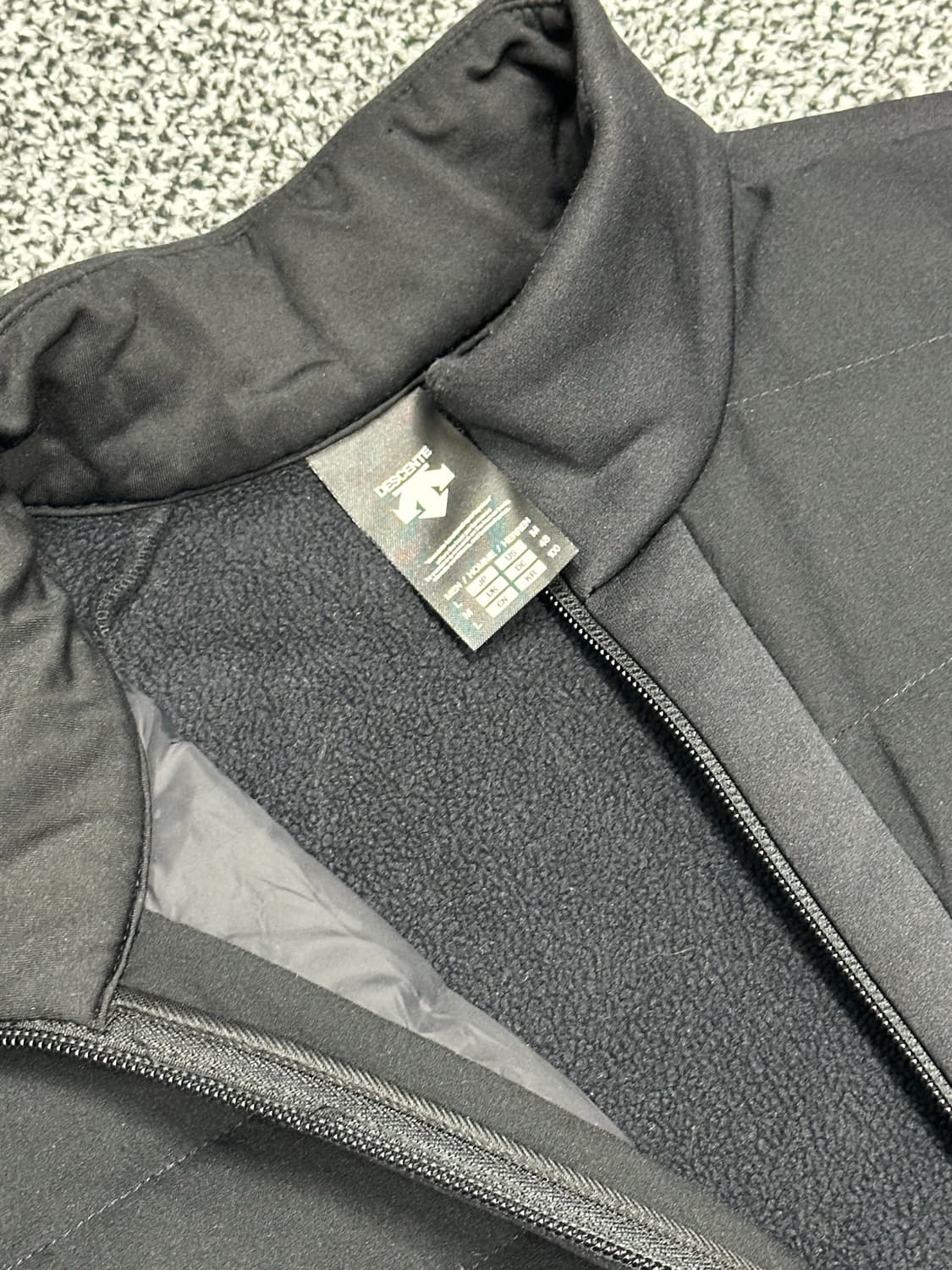 데상트 덕다운 블랙경량패딩자켓 상품이미지5