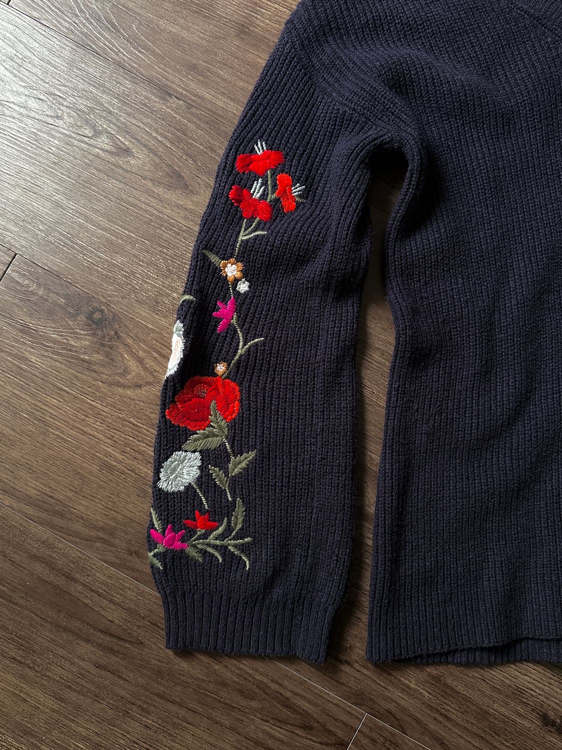 American Eagle Outfitters 로즈 엠브로이더리 니트 상품이미지9