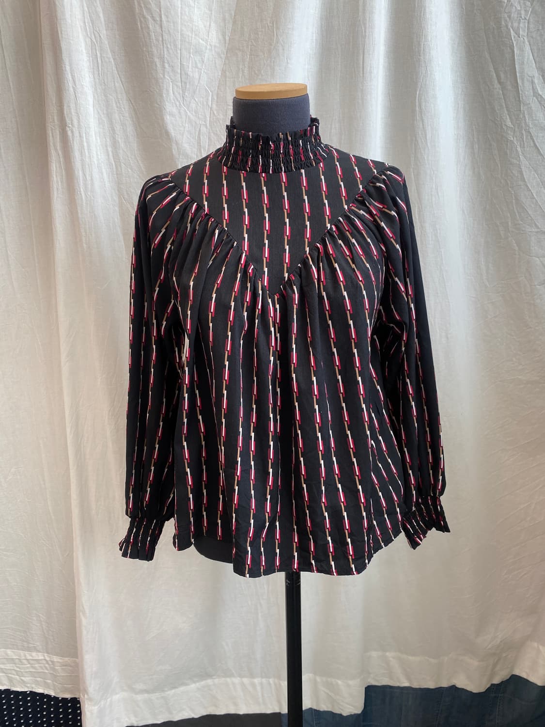 스트라이프 하이넥블라우스(M) 상품이미지1