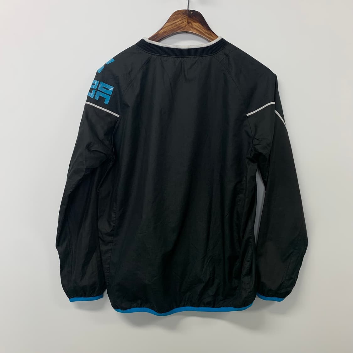 엄브로 빅로고 트레이닝 웜업 상품이미지3