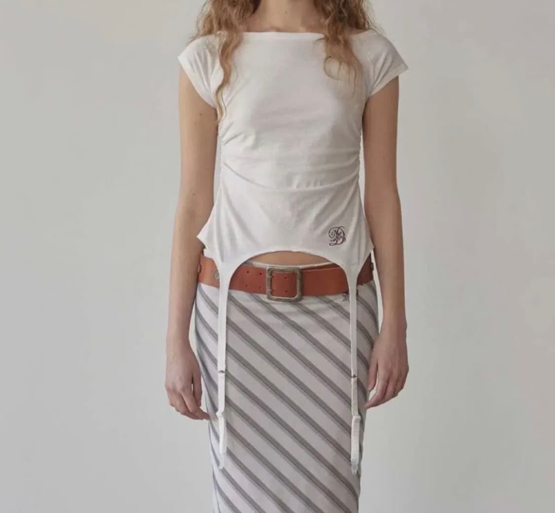 스컬프터 가터벨트 티 화이트 레이어드 티셔츠 상품이미지1