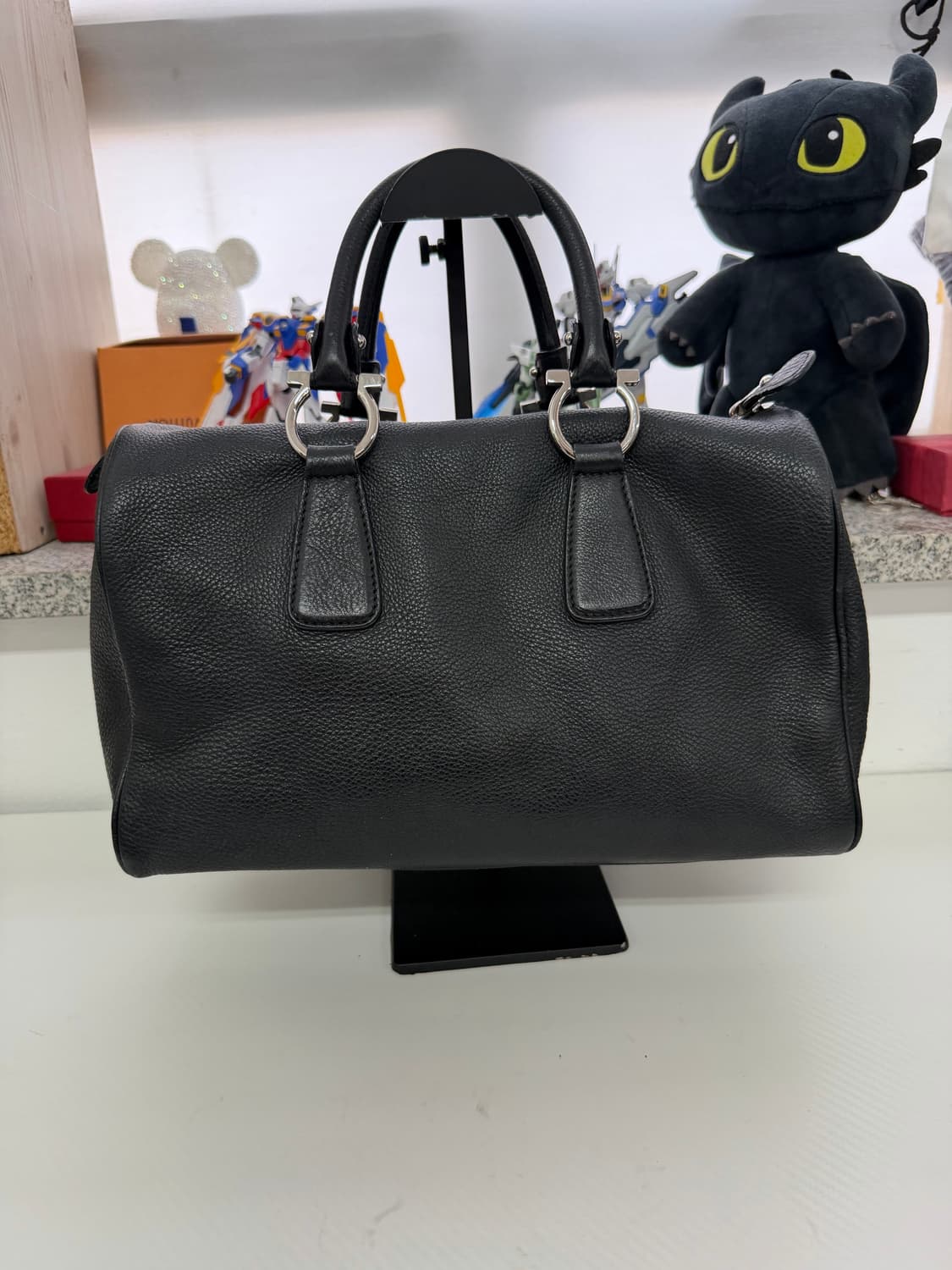 정품) 페라가모 간치니 블랙 레더 토트백  상품이미지5