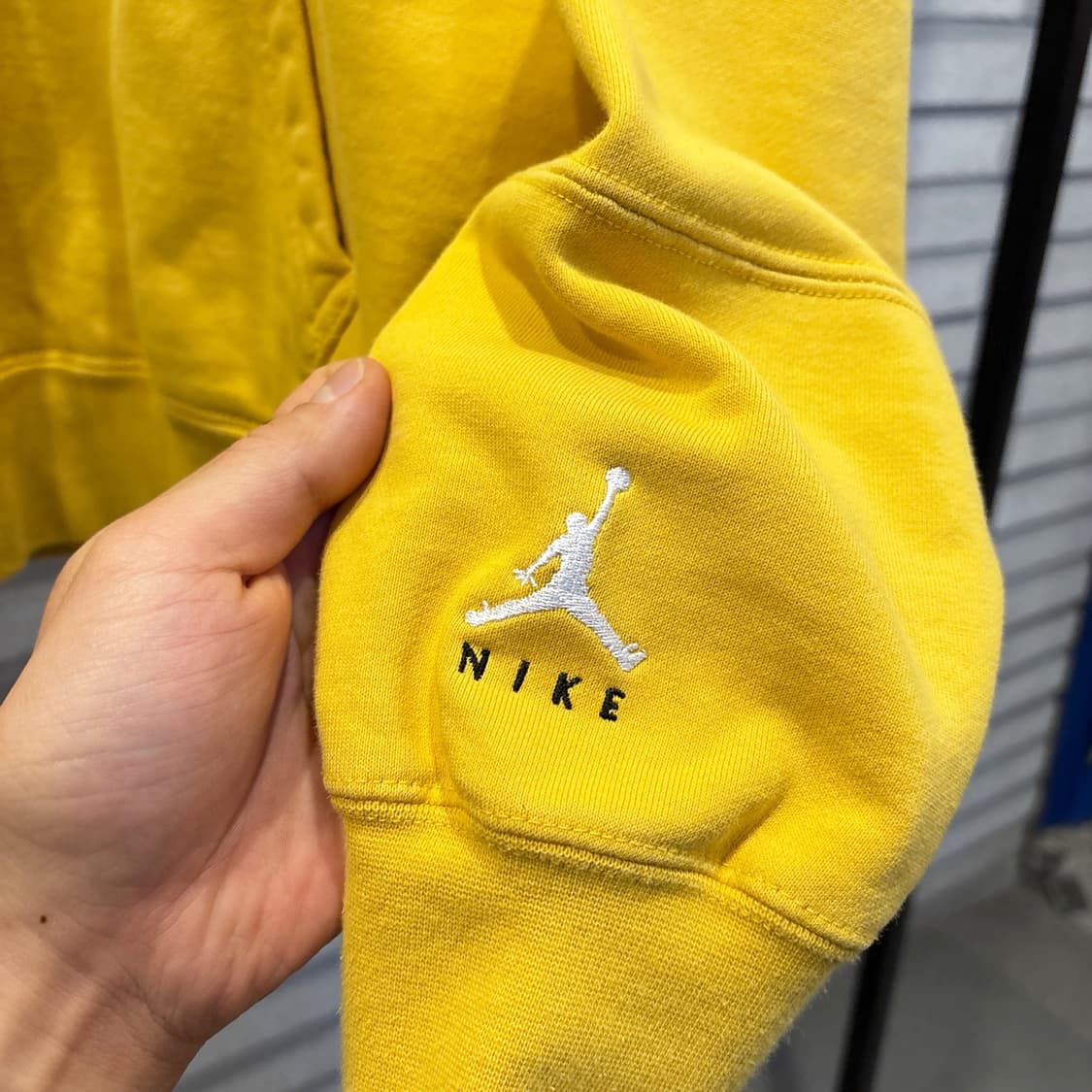 NIKE 나이키 에어조던 점프맨 로고 스웻셔츠 캥거루포켓 디테일 옐로우 상품이미지7