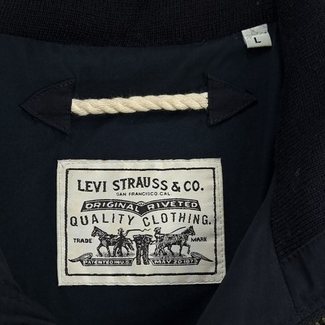 [LEVI'S] 리바이스 레더 패치 덕다운 숏 패딩 네이비 상품이미지7