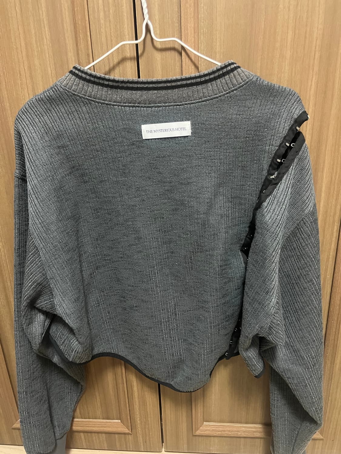 미스테리어스호텔 v넥 니트탑 상품이미지2