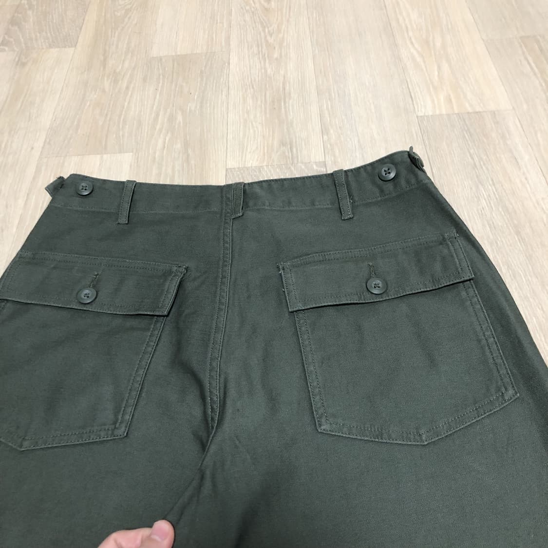 (30) 무신사 스탠다드 레플리카 백사틴 퍼티그 팬츠 카키 상품이미지8
