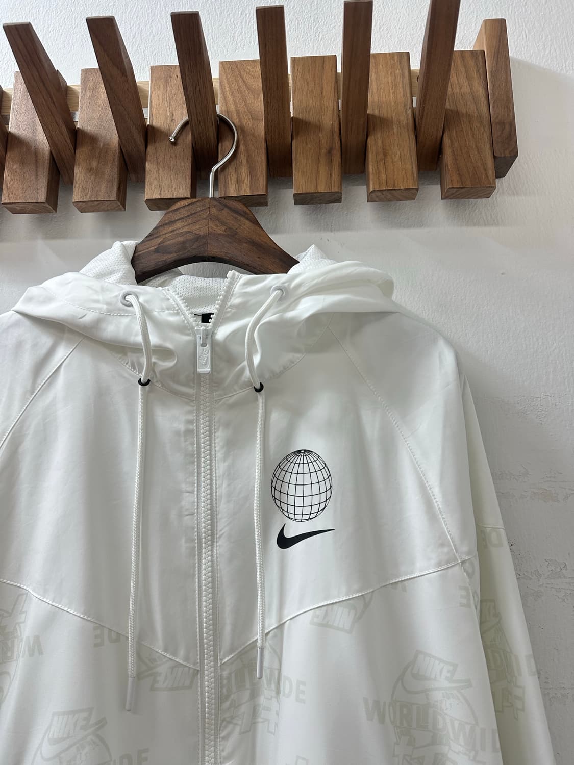 Jpn Nike 한정판 나이키 월드와이드 화이트 후드 바람막이 집업 상품이미지2