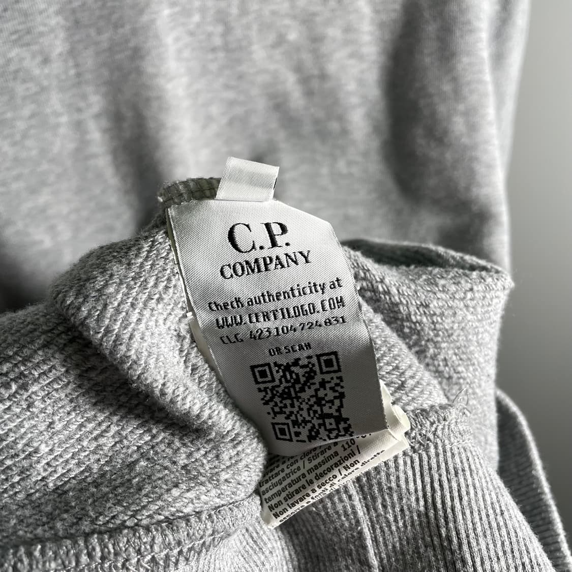 CP컴퍼니 사이드 렌즈 맨투맨 그레이 상품이미지8