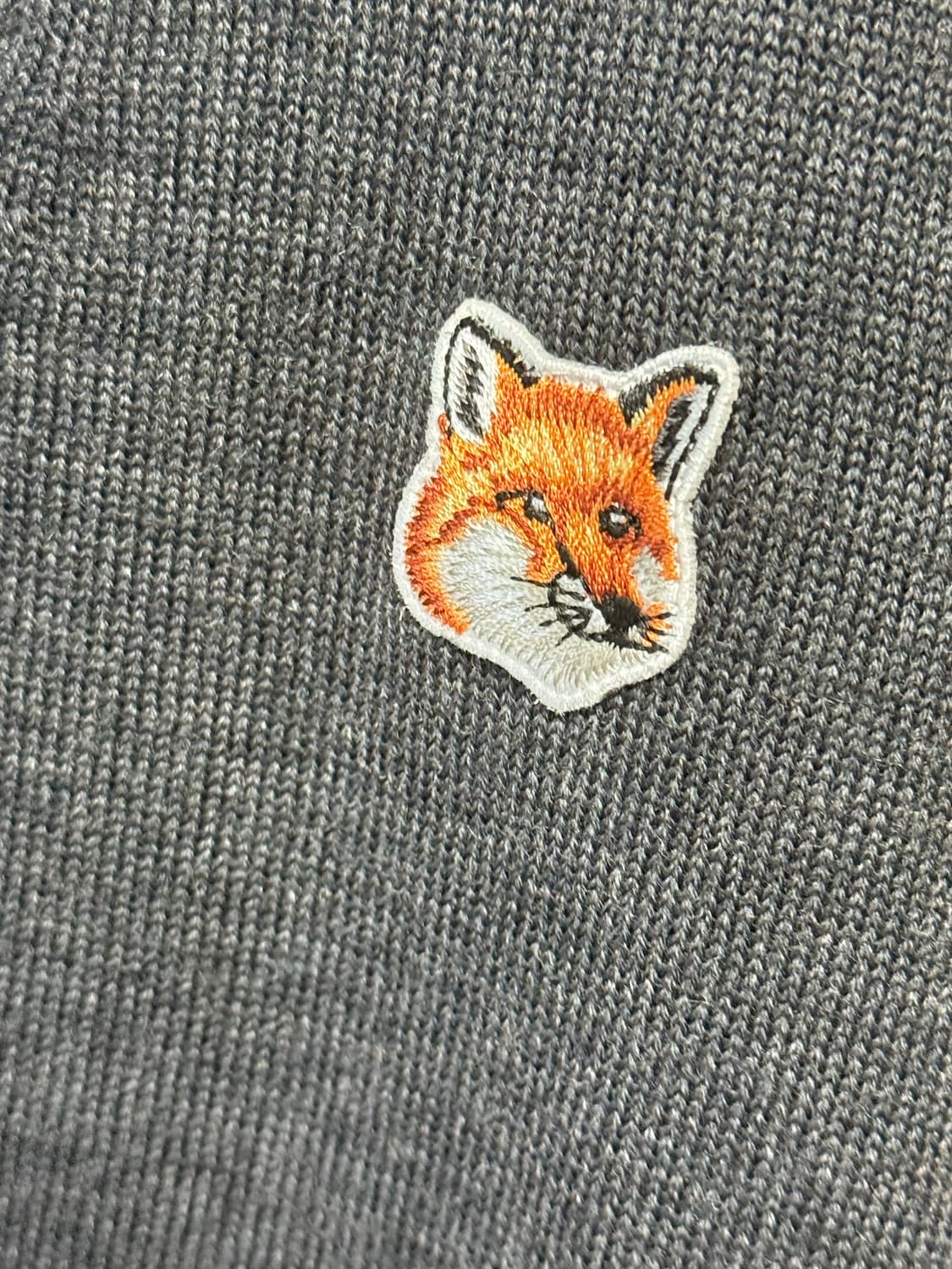메종키츠네 폭스 헤드 가디건 차콜 L사이즈 GU00542KT1036 상품이미지6