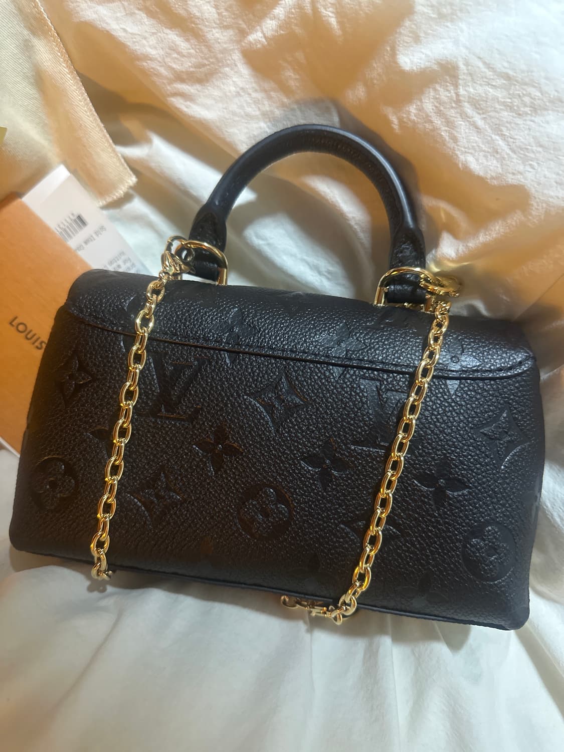 새상품) 루이비통 나노 마들렌 블랙 가방 상품이미지3