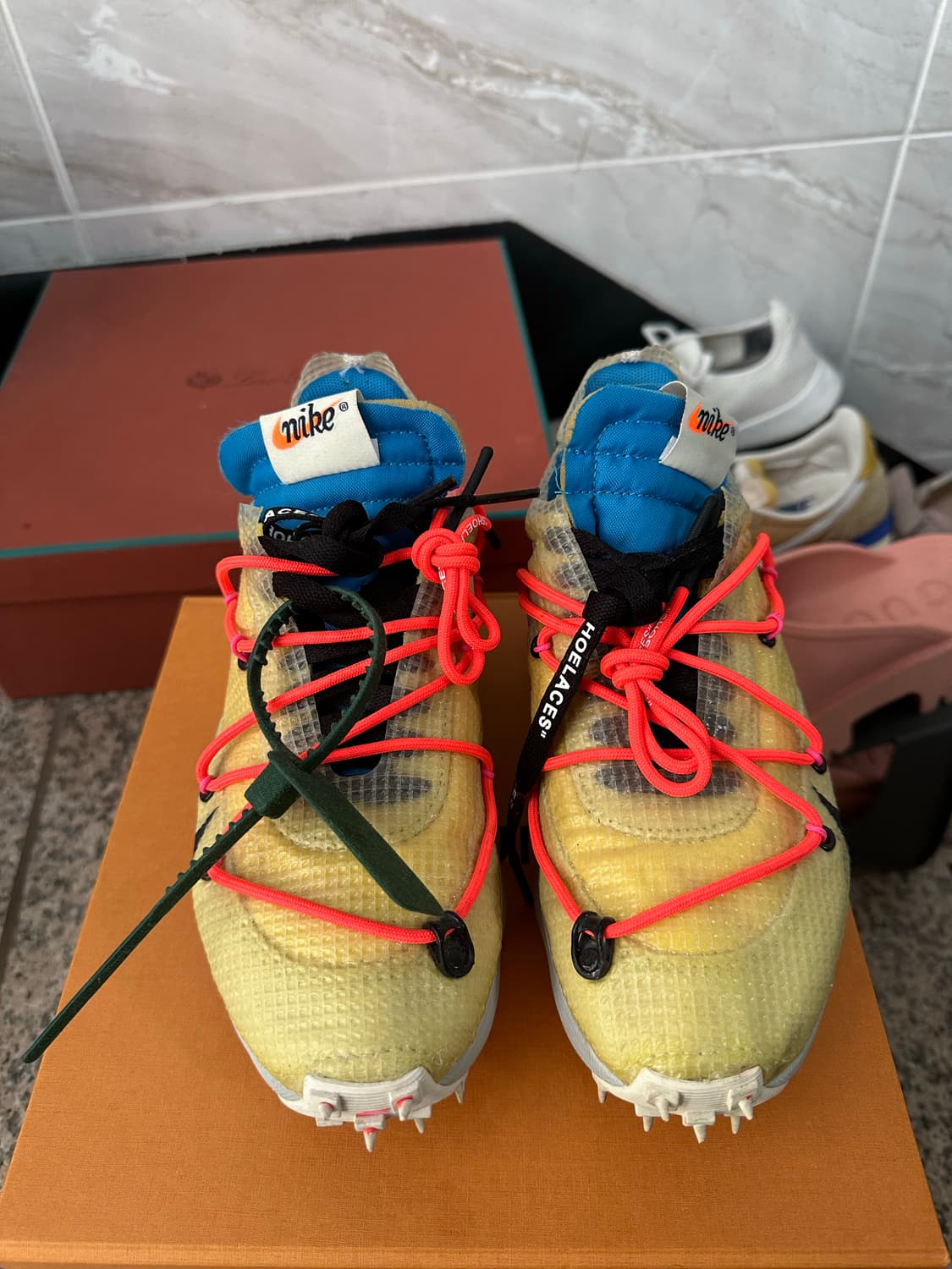 나이키 오프화이트 베이퍼 스트릿 옐로우 235  상품이미지2