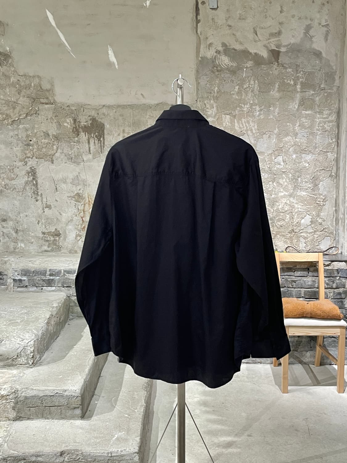 발렌티노 뷰티 블랙 클래식 히든 버튼 코튼 카라 셔츠 상품이미지6