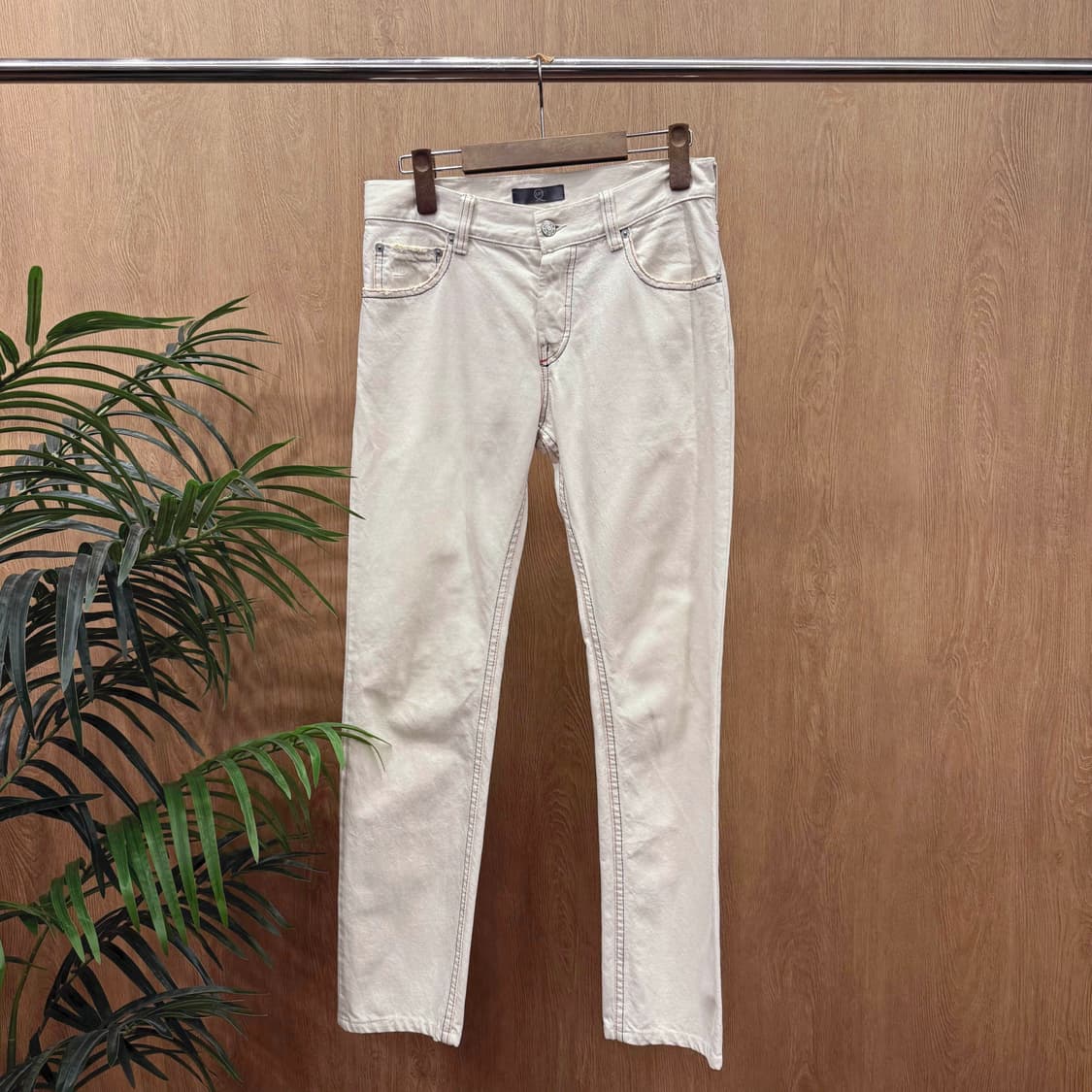 알렉산더 맥퀸 코튼 데님 팬츠 레드 더블 스티치 디테일 아이보리 상품이미지1